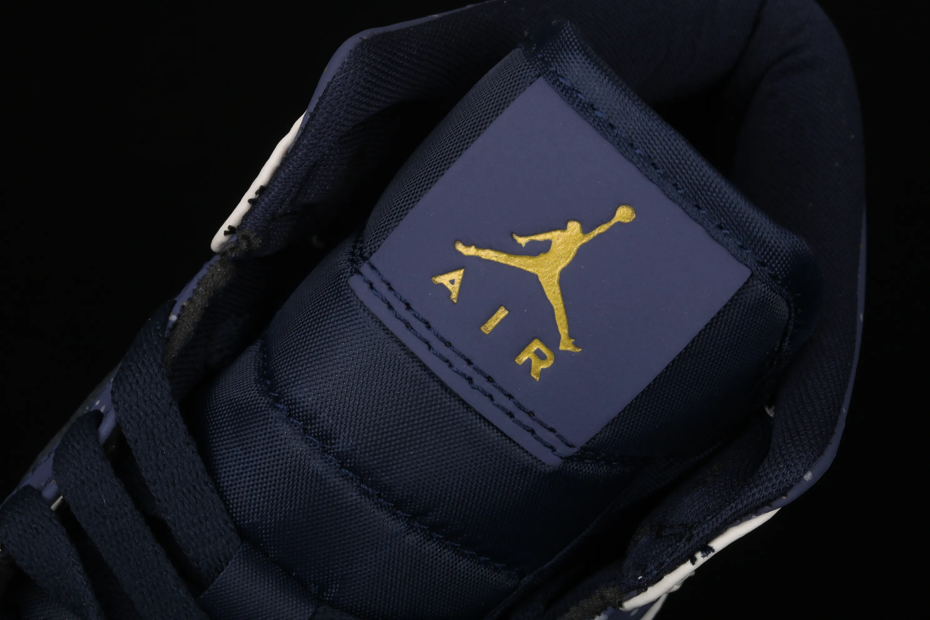 All categories Air Jordan Jordan series basketball shoes Air Jordan 1 Mid Air Jordan 1 Mid AJ1 Joe 1 mid-top raw rubber beige basketball shoes AH6342-104